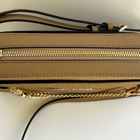 🌸NWT Michael Kors Jet Set Large Camel Crossbody With Chain - Picture 7 of 13